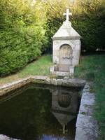 Fontaine église Ste Barbe Moustoir-Ac © Fr. Lepennetier