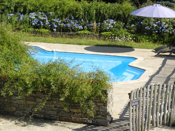 chateau-hotel-domaine-de-la-ferriere-buleon-piscine