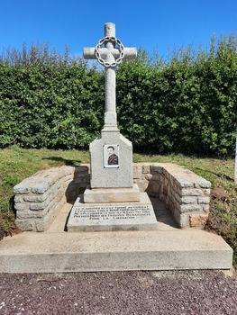 croix-caporal-bouetard-gree-plumelec