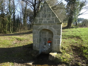 fontaine-notre-dame-des-7-douleurs-moustoir-ac