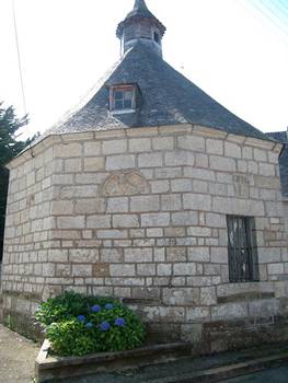 Eglise St Gorgon Moustoir Remungol sacristie