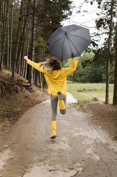 parapluie-foret-cire-jaune